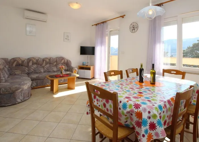 In Mit Eigenem Balkon By Interhome דירה